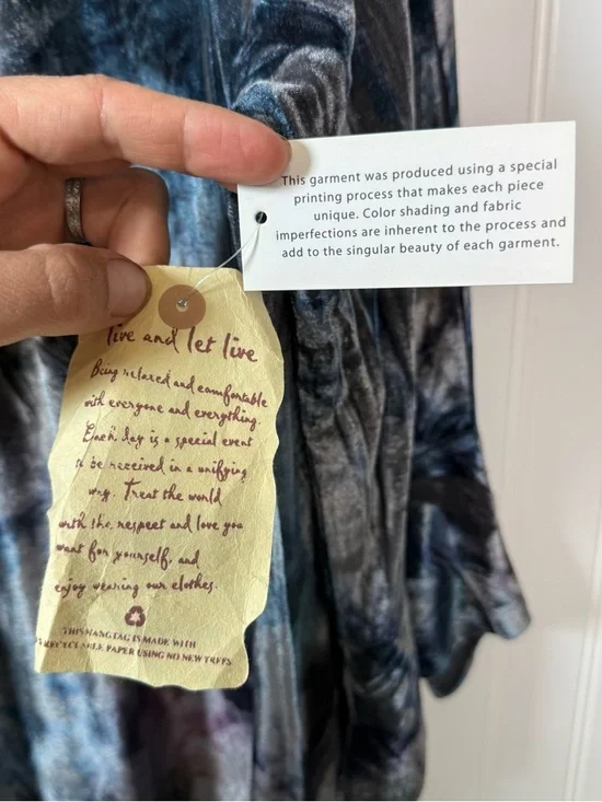 One World Velvet Tie Dye Lace Back Boho Blouse NWT Medium - Picture 6 of 11